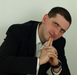 dr Pawe� Krzywor�czka